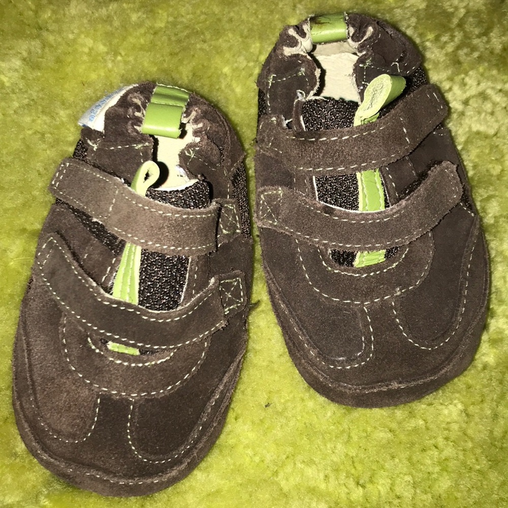 Robeez size 6 - 9 months